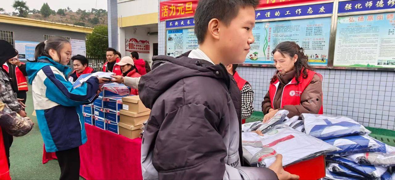 麻阳特殊教育爱心资助照片 1